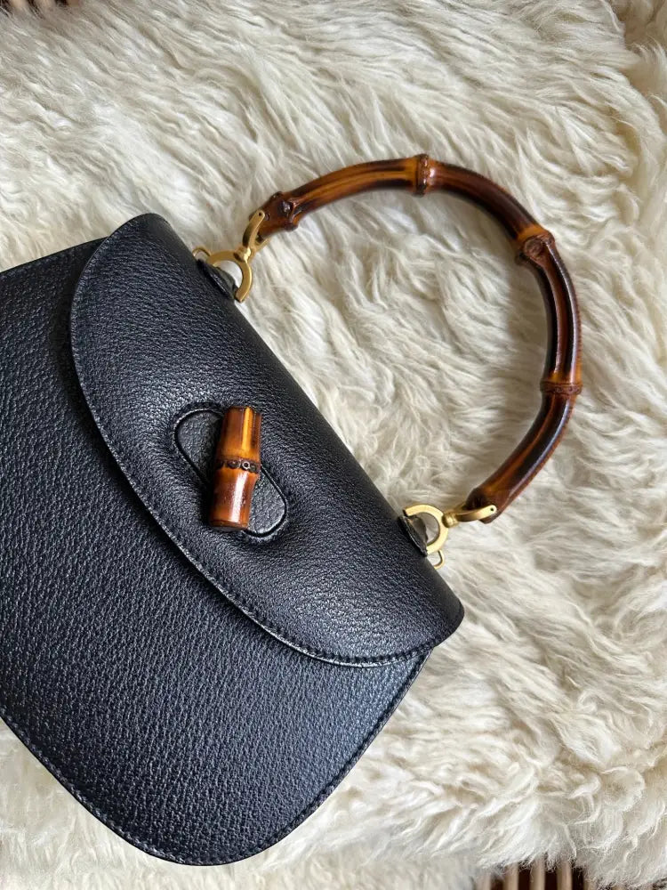 Vintage gucci bag 2025 with bamboo handle