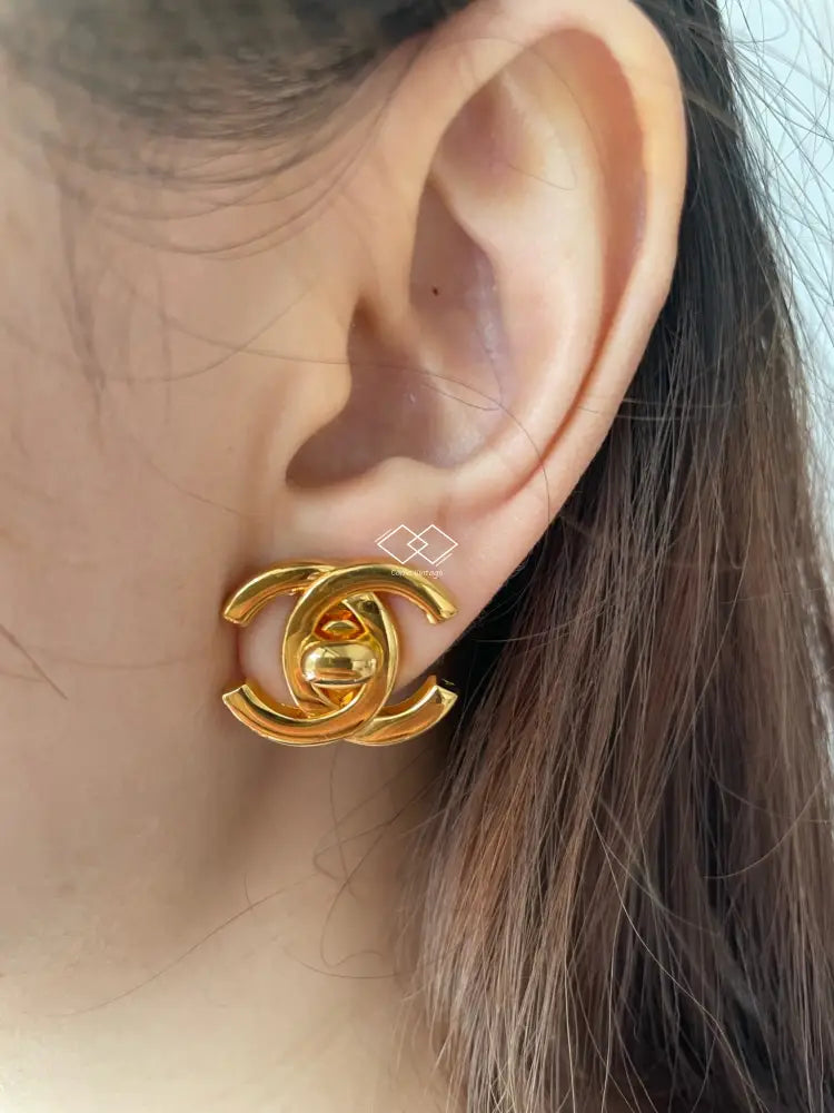 Chanel 95A Turnlock Clip On Earrings (S)