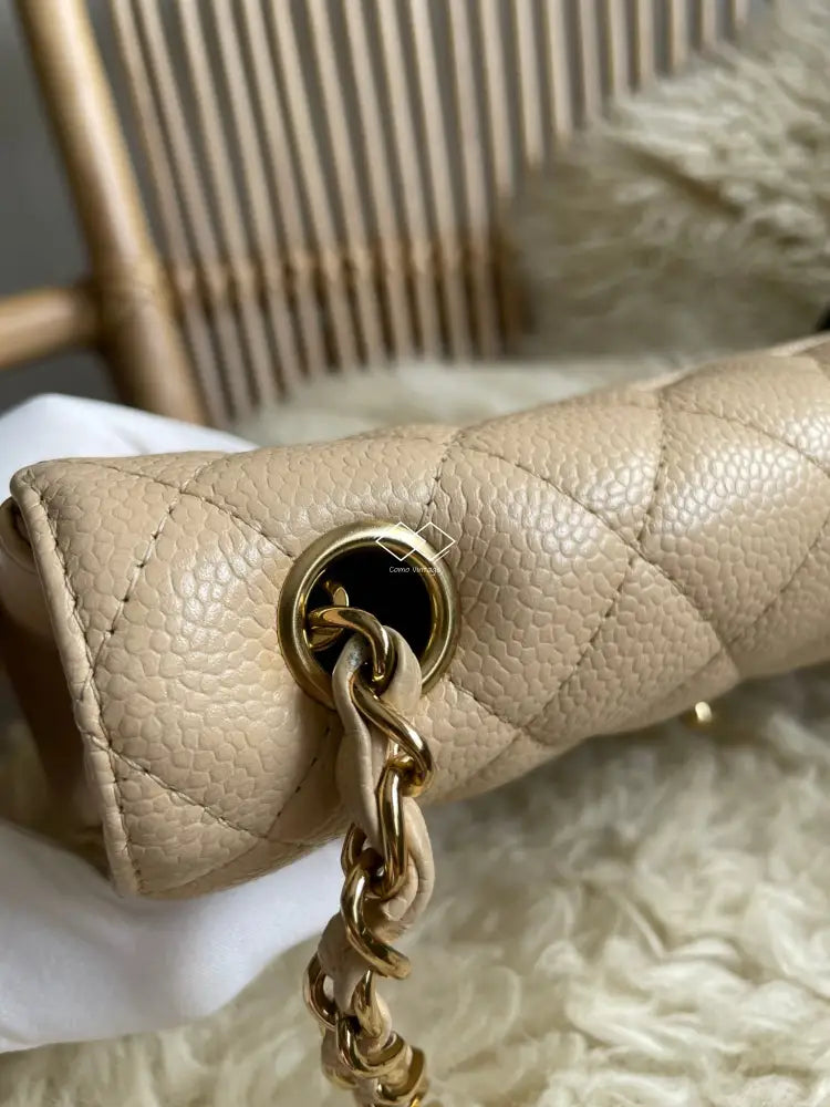 Chanel Beige Claire Caviar East West Flap Gold Hardware – como-vintage
