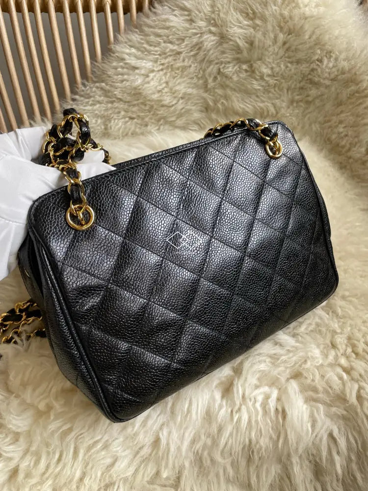 Chanel CC Links Hobo Quilted Crumpled Lambskin Small Black – mivgarvge