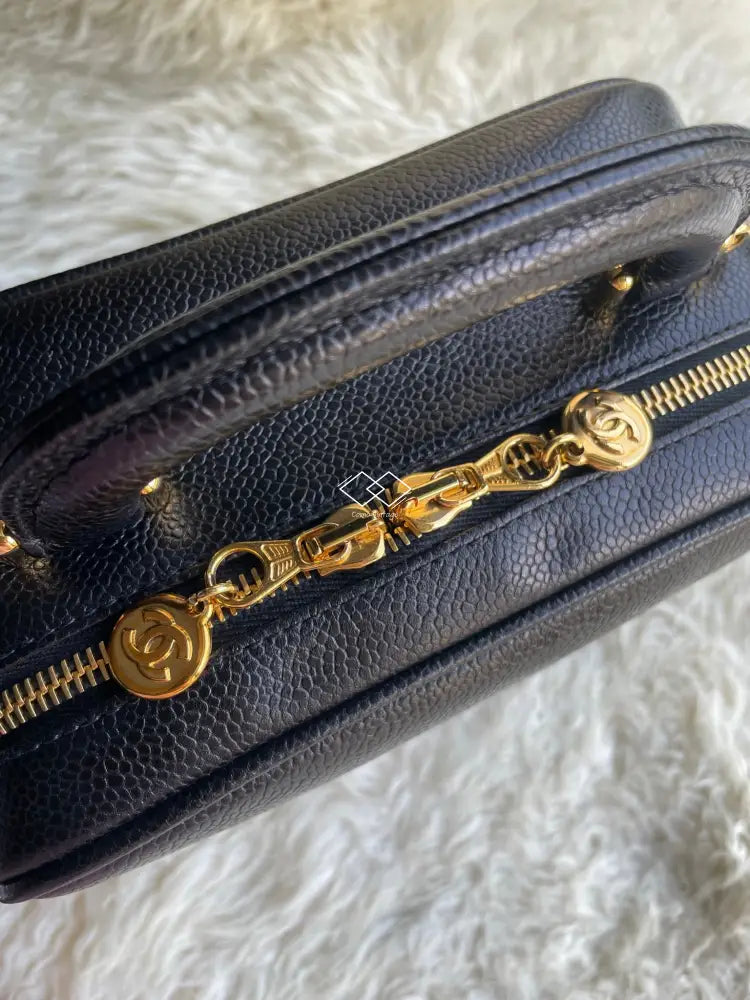 Chanel Black Vanity Case Caviar Gold Hardware – como-vintage