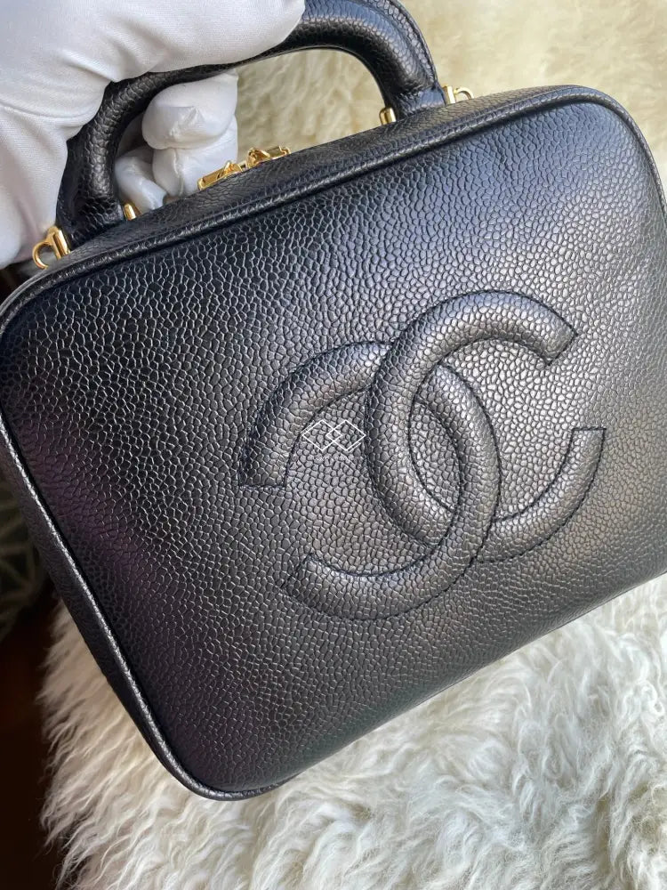 Chanel Black Vanity Case Caviar Gold Hardware – como-vintage