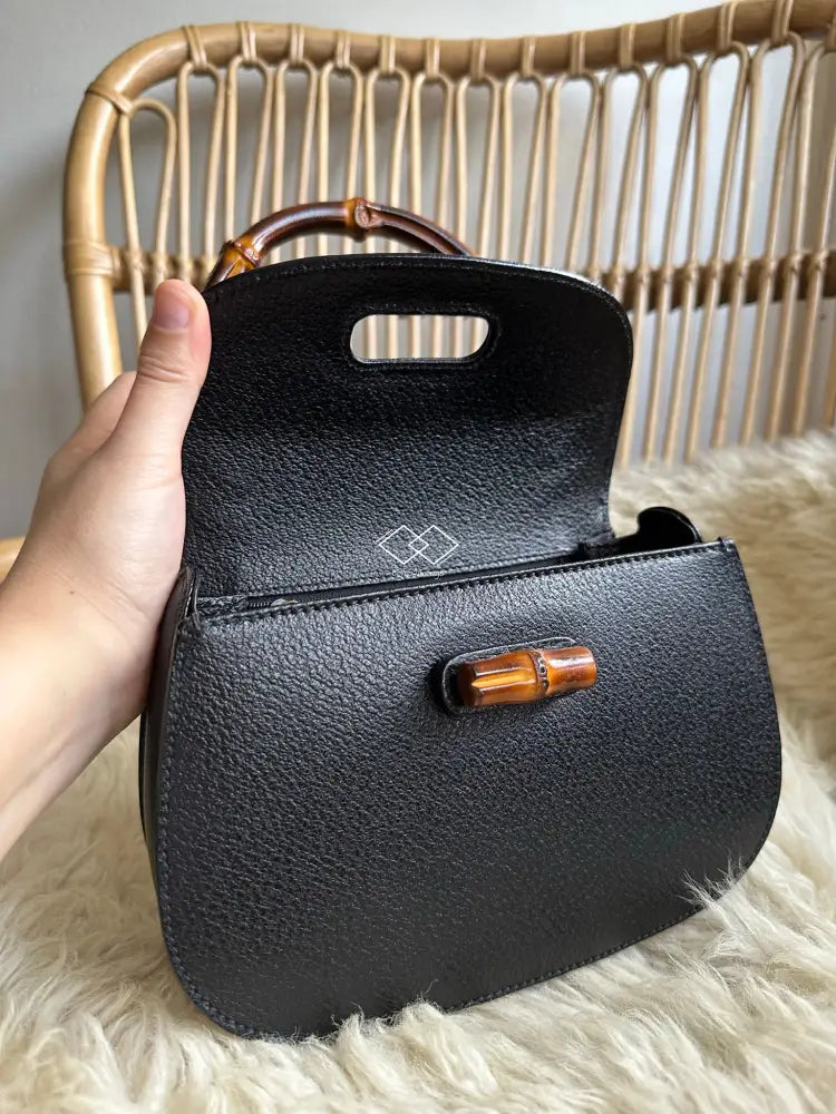 Gucci Vintage Black Bamboo Handle Bag – Dina C's Fab and Funky Consignment  Boutique