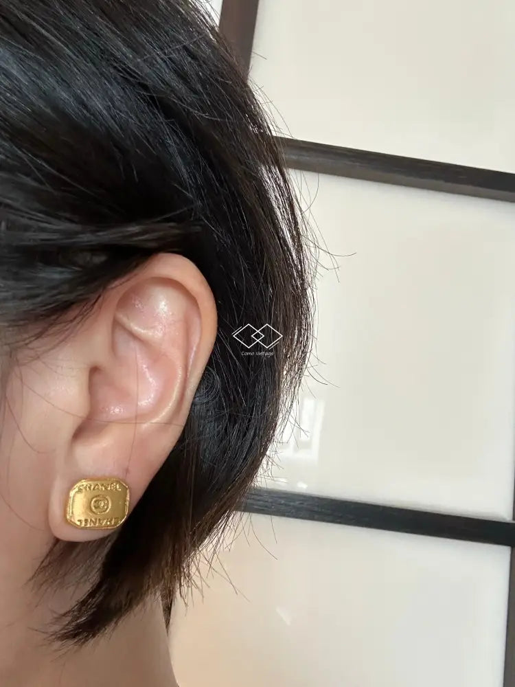 Vintage Chanel 24k Gold Stud Earring – como-vintage